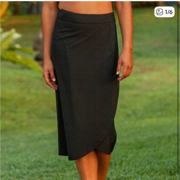 Ripskirt Hawaii Dresses & Skirts - Ripskirt Hawaii Black High-Low Tulip Hem Skirt